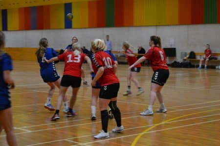 Unge håndboldkvinder fint fra start i Jyllandsserien