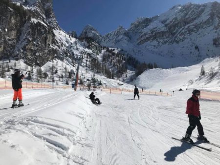 Brabrand-unge arbejder sammen for at tjene penge til skitur