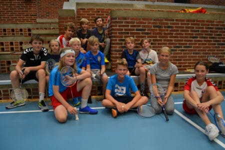 Hele Brabrand inviteres til badminton på lørdag
