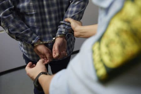 Fire unge anholdt for forsøg på knivdrab på Gudrunsvej