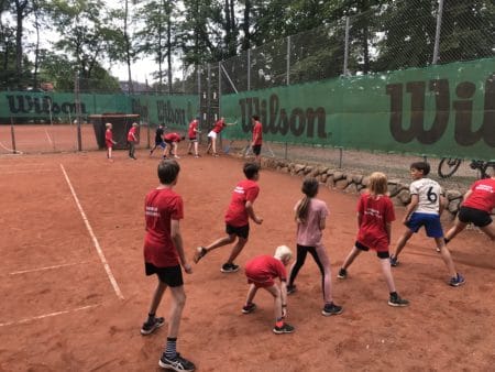 Tennis og hygge på banerne i Brabrand Bakker