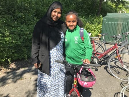 Foreningsmentor: Nu kan Adna selv cykle til fodbold