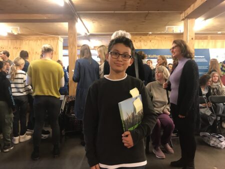 Elever fra Sødal- og Engdalskolen udgiver bog med fotos og digte