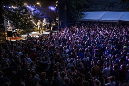 Unges egen musikfestival samler 1.500 unge hos Grimfest