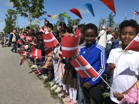 Gellerup i rødt og hvidt: Hjertelig fejring af Dronning Margrethe
