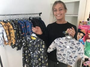 Ung iværksætter genåbner butik med børnetøj på Jernbanevej