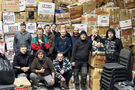 Efter et år med krig i Ukraine: Allan Fisker har sendt 18 biler med nødhjælp