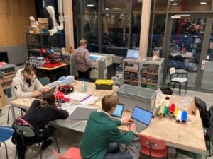 Liv på biblioteket: I makerspace kan du udvikle din vilde idé
