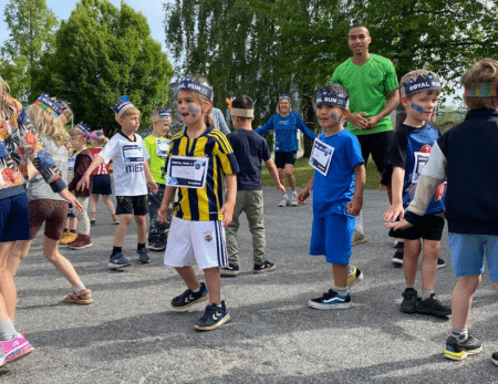 Børnehaver deltog i kongeligt løb i bakkerne i Brabrand
