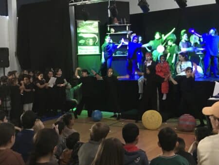 Sødalskolens elever sang og dansede om naturvidenskab
