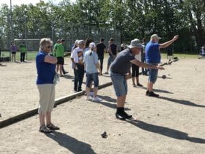 Stort petanque-stævne i Brabrand præget af hygge og fællesskab