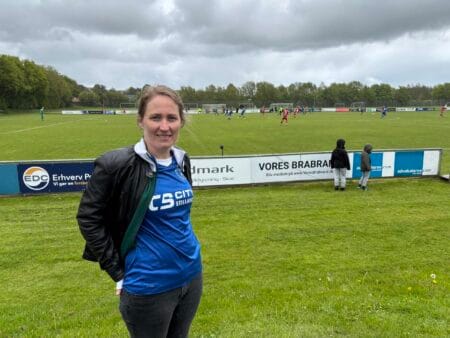 Forfatter med stor kærlighed til AGF – og Brabrand IF: “Den mest ægte divisionsklub i Danmark”